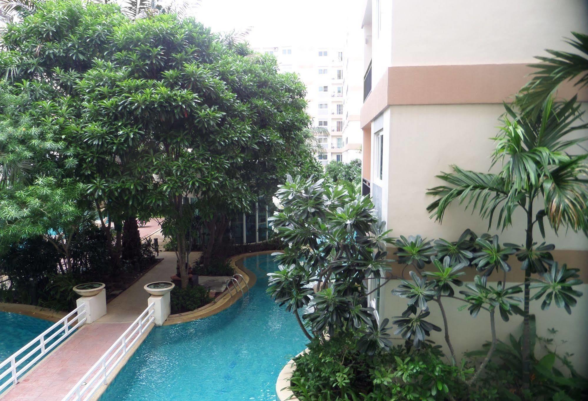 Park Lane Resort By West Joint Venture Jomtien Beach Exterior photo